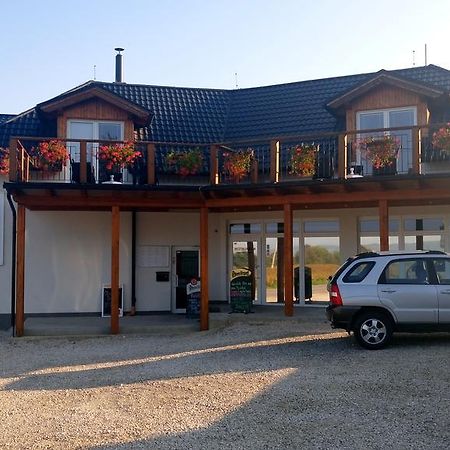 Penzion Conti Trencianska Tepla Eksteriør billede